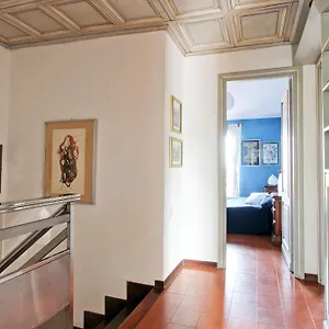 On The Edge Of Town Villa Roma